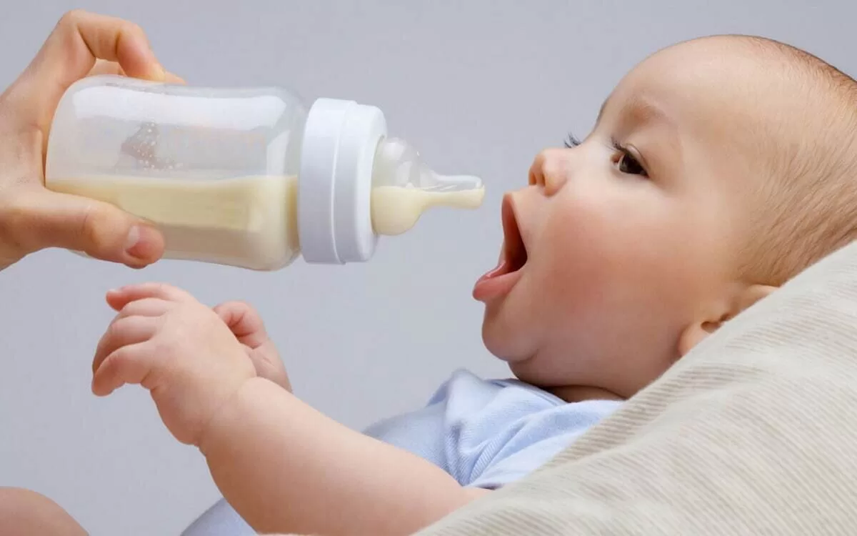 4650365 1 jpg به گزارش خبرنگار مهر، چالش سازمان غذا و دارو با تولید کنندگان شیرخشک در داخل کشور، باعث شد تا مزایده واردات شیرخشک برگزار شود تا کمبودها از طریق واردات جبران شود.