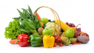 vegetables fruits white 55883 892 سریع فکر کنید: چند واحد از سبزیجات امروز مصرف کرده‌اید؟ یک؟ هیچی؟ میوه چه‌طور؟ شما هم مثل خیلی‌های دیگر فرصت‌ها را برای خوردن میوه‌ها و سبزیجات از دست می‌دهید.