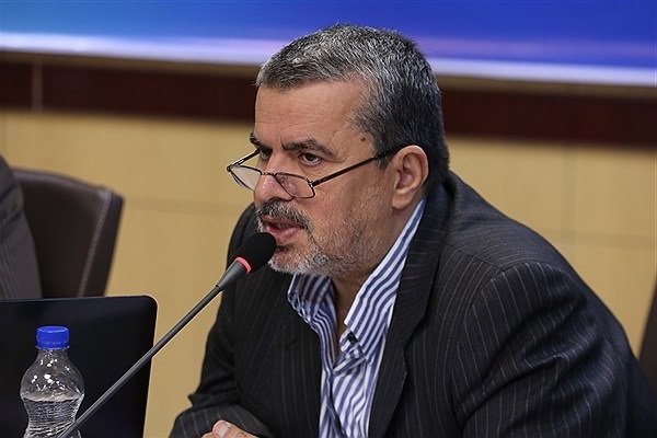 بررسی میزان باقیمانده سموم و نیترات در فرآوردههای کشاورزی 1 2425635 به گزارش خبرگزاری مهر، محمد اسماعیل مطلق، در اولین جلسه کمیته فنی ارتقای سلامت محصولات کشاورزی، بر ضرورت سلامت سبزی، صیفی و میوهها از نظر باقیمانده سموم و دفع آفات و نیترات حاصل از کودهای شیمیایی تاکید کرد و گفت: حفظ سلامت و ایمنی غذا یکی از الزامات دستیابی به امنیت غذایی در کشور به حساب میآید و لازم است در تمام زنجیره غذا از مرحله تولید تا مصرف، دستگاههای اجرایی مربوطه به وظایف و تکالیف خود به دقت عمل کنند تا مردم کشور به غذای سالم دسترسی داشته باشند.