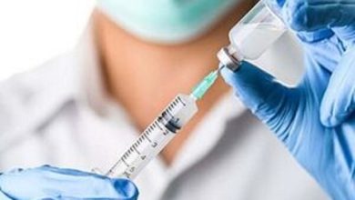 3592058 به گزارش خبرگزاری مهر، عباس جمالی عضو هیأت مدیره انجمن تولید کنندگان و صادر کنندگان محصولات بیوتکنولوژی کشور خاطر نشان کرد: در حالی که در مهر ماه امسال هیچگونه واکسن آنفلوانزای فوق حاد پرندگان وارداتی در بازار نبود، یک شرکت دانش بنیان عضو انجمن با توزیع بیش از ۱۱ میلیون دوز واکسن در سراسر کشور نیاز مرغداران به این واکسن راهبردی را تأمین نمود.
