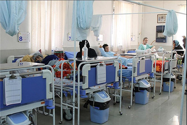 ایجاد مراکز مجهز بستری موقت در شهرهای فاقد بیمارستان 1 4264110 3 به گزارش خبرگزاری مهر، حسن واعظی افزود: برخورداری عادلانه آحاد جامعه از خدمات درمانی مناسب و مدیریت بهینه منابع سلامت کشور در چارچوب سطح بندی و ارتقای بهره وری و جلب رضایت مردم از جمله اهداف اصلی وزارت بهداشت است.
