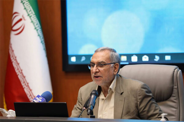 برخی دیدگاهها در حوزه سلامت را باید تغییر دهیم 1 4485602 به گزارش خبرگزاری مهر، بهرام عین اللهی، در هفتمین جلسه کمیسیون دائمی شورای عالی سلامت و امنیت غذایی، با بیان اینکه باید برخی دیدگاهها در حوزه سلامت را تغییر دهیم، اظهار داشت: متأسفانه دیدگاه بسیاری در کشور درمان محور است در صورتی که باید پیشگیری در اولویت باشد، همچنان که رهبری در بسیاری از بیانات خود بر اولویت قرار دادن پیشگیری تاکید فرموده اند.