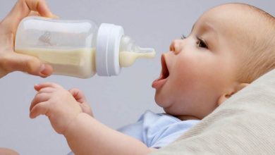 4650365 1 به گزارش خبرنگار مهر، چالش سازمان غذا و دارو با تولید کنندگان شیرخشک در داخل کشور، باعث شد تا مزایده واردات شیرخشک برگزار شود تا کمبودها از طریق واردات جبران شود.
