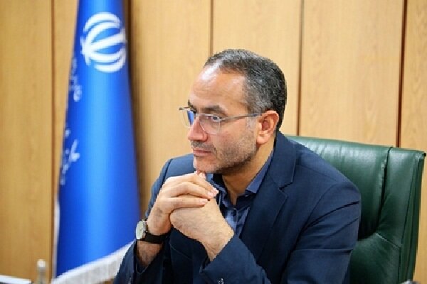 ۱۱۱ هزار متقاضی برای استخدام ۲۵ هزار نفر در وزارت بهداشت 1 4658641 1 به گزارش خبرگزاری مهر، بهروز رحیمی، در حاشیه بازدید از آزمون استخدامی وزارت بهداشت در دانشگاه علم و فرهنگ تهران، با بیان اینکه در توافق با سازمانهای برنامه و بودجه و همچنین امور استخدامی، ۷۵ هزار نیروی انسانی در سه مرحله در وزارت بهداشت جذب میشوند، گفت: در مرحله اول ۲۵ هزار نفر استخدام میشوند که امروز آزمون استخدامی در سراسر کشور برگزار شد.