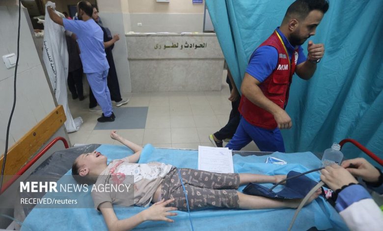 گفتوگوی عین اللهی با مقامات خارجی پیرامون فجایع انسانی در غزه 1 4702728 به گزارش خبرگزاری مهر، بهرام عیناللهی، در ابتدا طی تماس تلفنی با «صالح الحسناوی» وزیر بهداشت کشور عراق، کشتار زنان و کودکان فلسطینی به ویژه در نوار غزه توسط رژیم غاصب صهیونیستی را جنایت بزرگ انسانی برشمرد که در طول تاریخ بی سابقه بوده است.