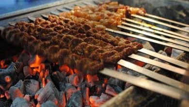 4708524 به گزارش خبرنگار مهر، وقتی وارد رستوران می‌شویم و بوی طبخ کباب به مشام ما می‌خورد، تصمیم می‌گیریم چند سیخ کوبیده سفارش بدهیم.