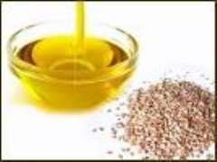روغن كنجد 2 a782b 1.روغن كنجد،يك روغن گياهي و استخراج شده از دانه هاي كنجد است كه از قديم در جنوب هند براي پخت و پز از آن استفاده مي شده و مي شود.اين روغن براي طعم دادن به غذا در آشپزي چيني،ژاپني و كره اي نيز كاربردهاي فراواني دارد.به هر حال اين روغن از آسيا به ساير نقاط دنيا معرفي شده و خواص فراواني را به آن نسبت مي دهند.2.روغن كنجد از منابع ويتامين E محسوب مي شود و سرشار از منيزيم،كلسيم،مس،روي است.به دليل داشتن عنصر مس،مصرف اين روغن به درمان آرتروز كمك مي كند،روي و كلسيم هم احتمال ابتلا به پوكي استخوان را به حداقل مي رساند و منيزيم موجود در آن از سلامت سيستم تنفسي بدن محافظت مي كند. 3.روغن كنجد از گزينه هاي انتخابي براي كساني است كه از فشارخون بالا رنج مي برند.اين روغن داراي اسيدهاي چرب امگا6 و امگا 9 است و به اين دليل در دماي اتاق مايع باقي مي ماند.4.روغن كنجد را مي توان براي پخت و پز استفاده كرد اما برخي از انواع آن براي سرخ كردن مناسب نيست.مثلا روغن كنجد با رنگ روشن نقطه دود بالايي دارد و براي همين منظور مي توان آن را براي سرخ كردن عميق ( طولاني مدت ) مواد خوراكي استفاده كرداما روغن كنجد تيره رنگ براي سرخ كردن طولاني مدت مناسب نيست و فقط مي توان آن را به عنوان چاشني سالاد يا پخت و پز معمولي به كار برد.5.روغن كنجد داراي خواص ضد باكتريايي و ضد قارچي نيز است به همين دليل عادت به مصرف آن مي تواند به بهداشت دهان و دندان كمك كند زيرا باكتري هاي مضر دهاني را از بين مي برد و احتمال پوسيدگي دندان ها را به حداقل مي رساند.6.يكي از دلايل ابتلا به بيماري هاي قلبي ورود راديكال هاي آزاد به بدن و آثار منفي آن ها بر عروق خوني است.روغن كنجد به دليل داشتن سيزاملين كه خاصيت آنتي اكسيداني و ضد التهابي دارد از گرفتگي عروق جلوگيري و حتي به كاهش شدت اين مشكل كمك مي كند.7.بررسي ها نشان داده اند دريافت روزانه 100 ميلي گرم منيزيم كه در اين روغن به مقدار قابل ملاحظه اي وجود داردتا 12 درصد احتمال ابتلا به سرطان ( به خصوص سرطان كولون يا روده بزرگ ) را كاهش مي دهد . بنابراين افرادي كه مستعد ابتلا به اين بيماري هستند بهتر است اين روغن را در رژيم غذايي شان بگنجانند.8.يادتان باشد هر روغني حتي روغن كنجد هم بايد در حد تعادل مصرف شود زيرا زياده روي در مصرف آن باعث اضافه وزن خواهد شد.هر واحد روغن مايع 1 قاشق مربا خوري روغن و داراي 45 كيلو كالري انرژي است كه بايد در كل انرژي دريافتي روزانه محاسبه شود.9.افراد مبتلا به ديابت نوع 2 بهتر است روغن كنجد مصرف كنند زيرا بررسي ها نشان داده منيزيم موجود در اين روغن به كاهش قند خون افراد ديابتي كمك مي كند.10.روغن كنجد را بايد در ظروف تيره رنگ و به خصوص شيشه اي ريخت در ظرف را محكم بست و آن را در كنار اجاق گاز نگذاشت.به اين ترتيب احتمال اكسيد شدن اسيدهاي چرب غير اشباع موجود در اين روغن به حداقل ممكن خواهد رسيد.برای مشاهده ی آخرین پیشنهادات ویژه و تخفیف های فوق العاده به وب سایت جدید ما به آدرس زیر مراجعه کرده و در کلوپ مشتریان ثبت نام کنیدwww.ideal-clinic.irفقط خانومها بخوانند ... !!!فقط خانومها بخوانند ... !!!تنگ کردن واژن با جدیدترین تکنولوژی آمریکا هم اکنون در کلینیک ایده آلبرای اطلاعات بیشتر و مشاهده فیلم روی لینک زیر کلیک کنیدتنگ کردن واژن با لیزر