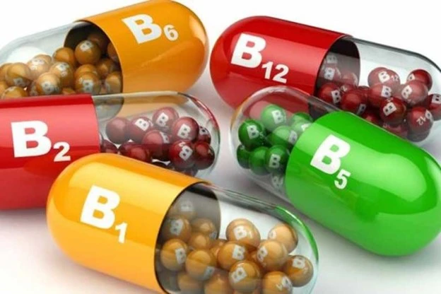 ویتامین B12 1 انواع ویتامین B.webp وجود ویتامینها در رژیم غذایی برای حفظ سلامت افراد اهمیت داشته و بر عملکردهای مختلف بدن مانند تولید انرژی و ساخت گلبولهای قرمز تاثیرگذار هستند.