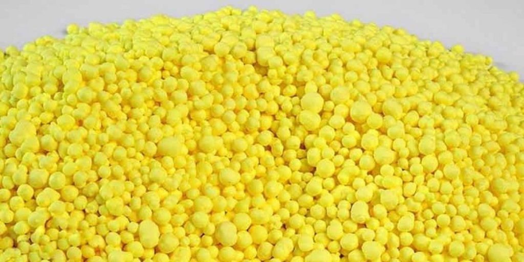 گوگرد گلوخه؛ مادهای کلیدی در صنایع کشاورزی و پتروشیمی 3 image 15 در دنیای امروز که توسعه پایدار، بهینهسازی منابع و افزایش بازدهی در بخشهای کشاورزی، صنعتی و پتروشیمی اهمیت فزایندهای یافته، استفاده هوشمندانه از مواد معدنی و شیمیایی نقش مهمی ایفا میکند. یکی از این مواد با کاربرد فراوان و ارزش استراتژیک، گوگرد گلوخه است.